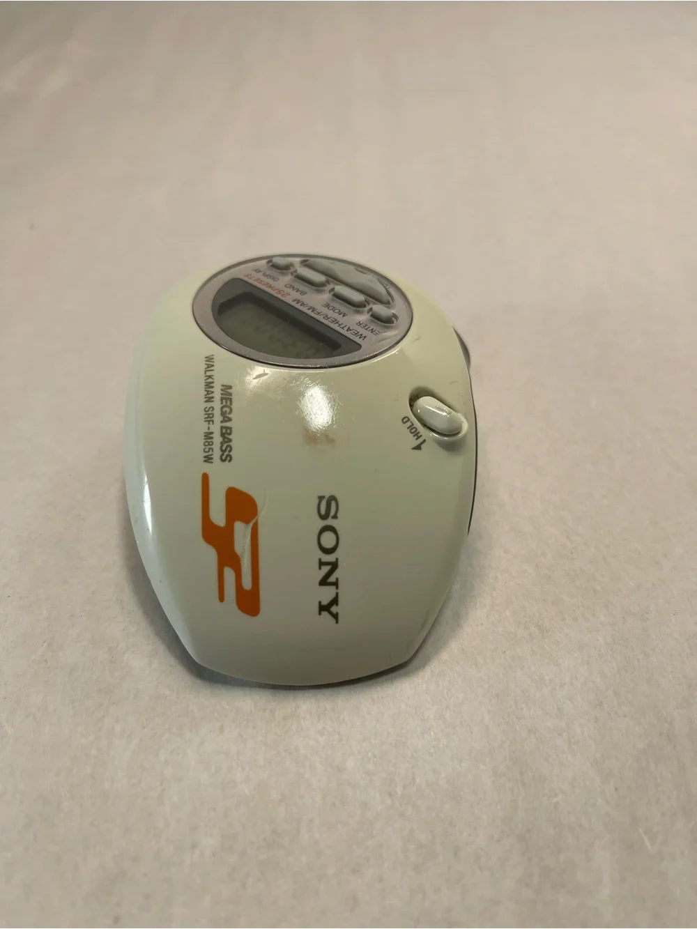 Sony Walkman SRF-M85W Portable Mega Bass Player in White with Orange Logo